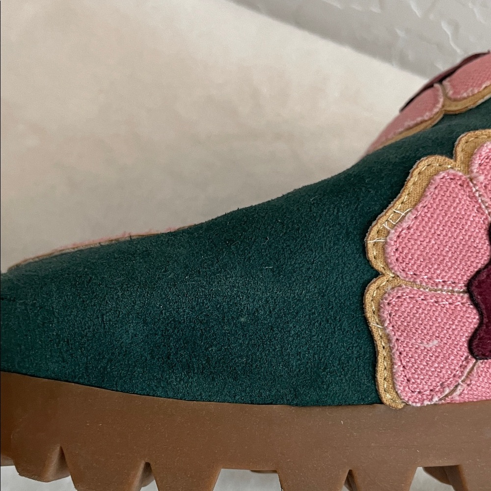 Chelsea& Violet Green Floral Embroidered clogs - Picture 7 of 11